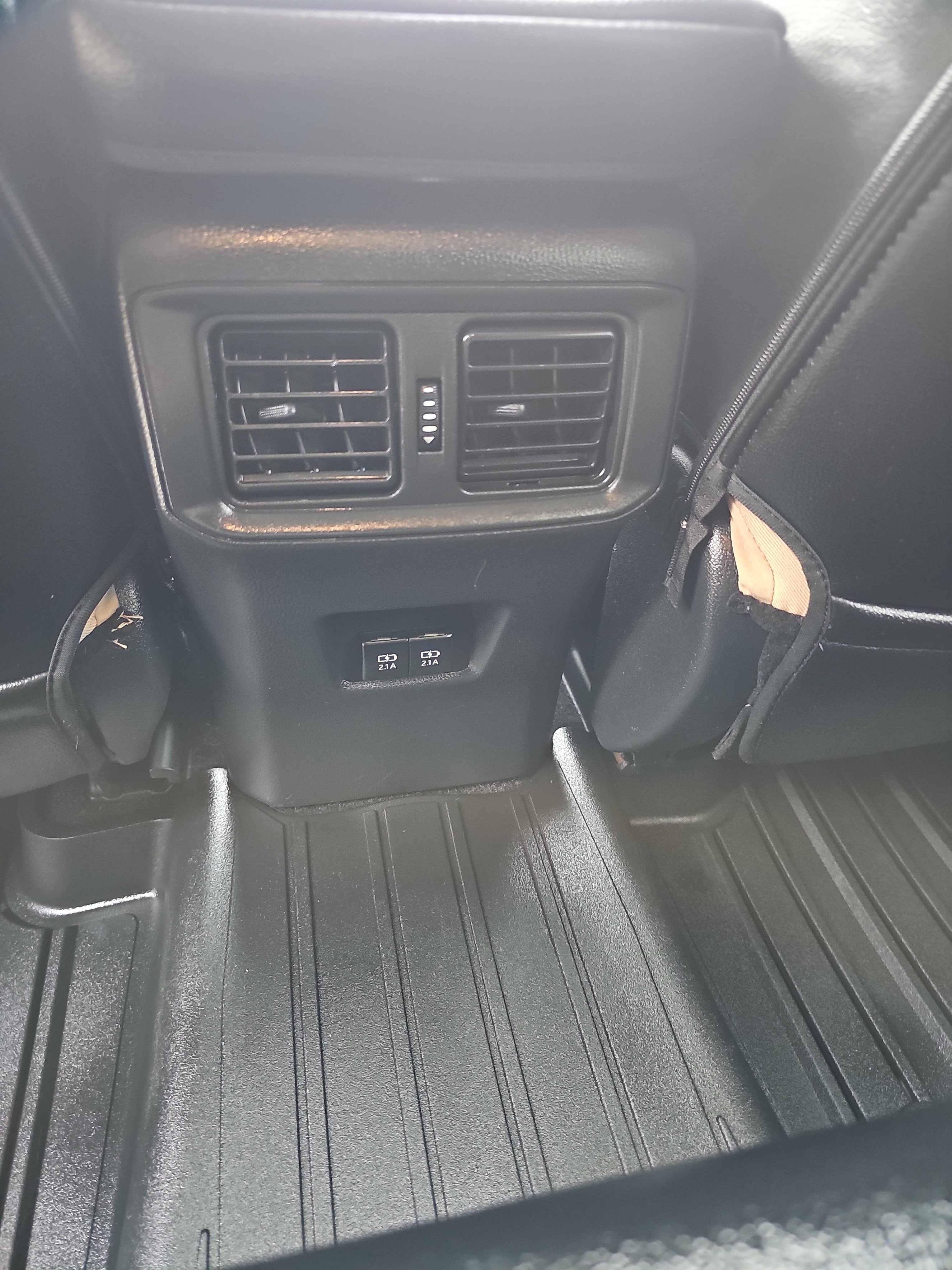 Used 2020 Toyota RAV4 XLE w/ Convenience Package FWD image 16