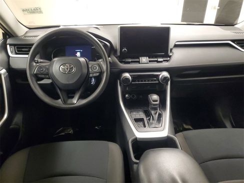 Used 2023 Toyota RAV4 LE image 9