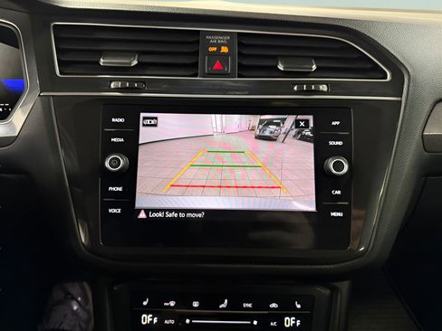 Used 2023 Volkswagen Tiguan SE image 16