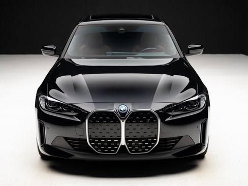 Used 2023 BMW i4 eDrive40 w/ Premium Package image 5