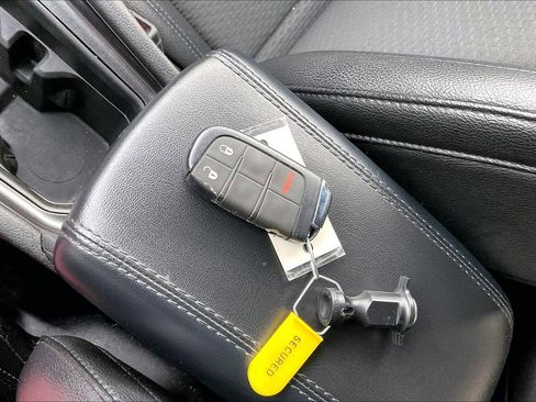 Used 2024 Jeep Compass Latitude image 35