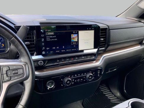 Used 2024 Chevrolet Silverado 1500 LT AWD/4WD image 7
