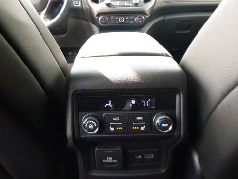 Used 2022 GMC Acadia AT4 w/ Technology Package AWD/4WD image 21