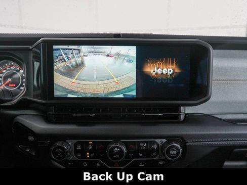 Used 2024 Jeep Wrangler Sahara image 5