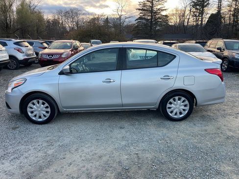 Used 2018 Nissan Versa SV FWD image 8