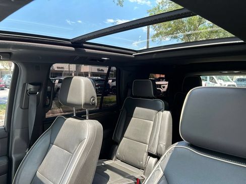 Used 2021 Chevrolet Tahoe Premier w/ Premium Package AWD/4WD image 12