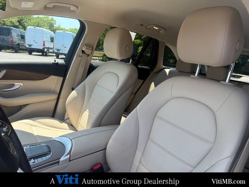 Used 2021 Mercedes-Benz GLC 300 4MATIC image 18