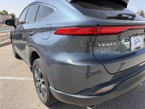 Used 2021 Toyota Venza LE w/ Carpet Mat Package (TMS) AWD/4WD image 11