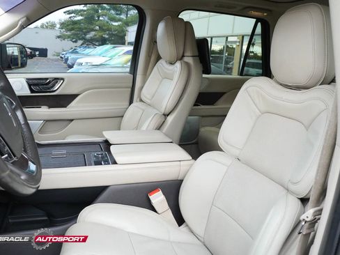 Used 2019 Lincoln Navigator L Reserve image 19