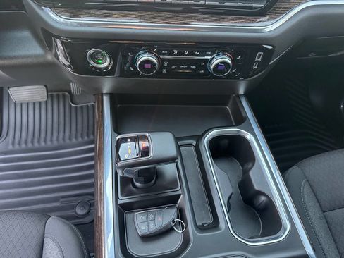 Used 2024 GMC Sierra 1500 Elevation image 21