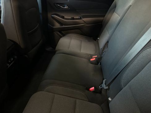 Used 2022 Chevrolet Traverse LT image 5