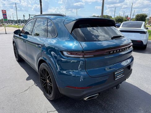 Used 2025 Porsche Cayenne AWD/4WD image 7