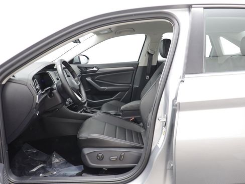 Certified 2022 Volkswagen Jetta SE image 5