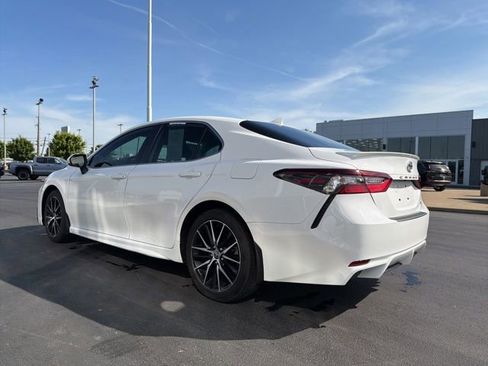 Used 2023 Toyota Camry SE FWD image 5