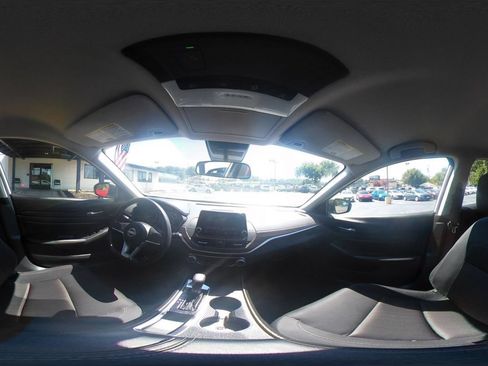 Used 2025 Nissan Altima 2.5 SV FWD image 38