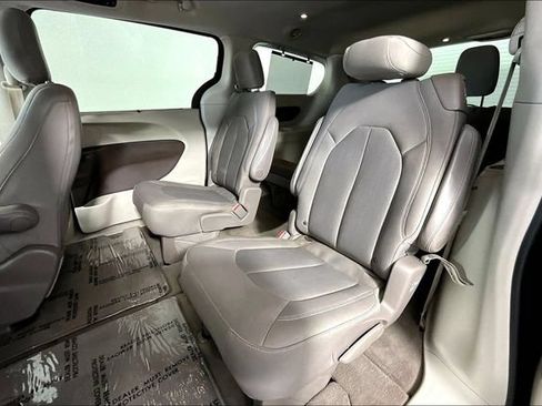 Used 2017 Chrysler Pacifica Touring Plus FWD image 30