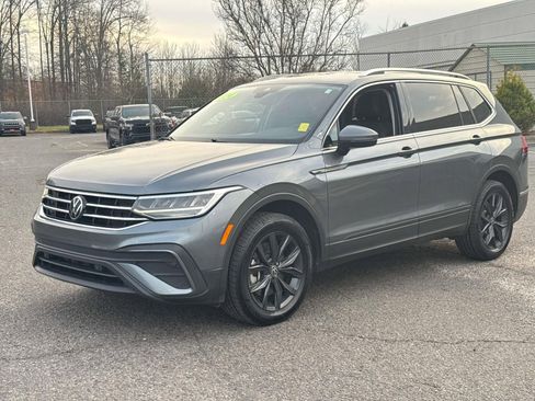 Used 2024 Volkswagen Tiguan SE image 3