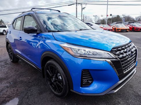 Used 2023 Nissan Kicks SR w/ SR Premium Package image 3