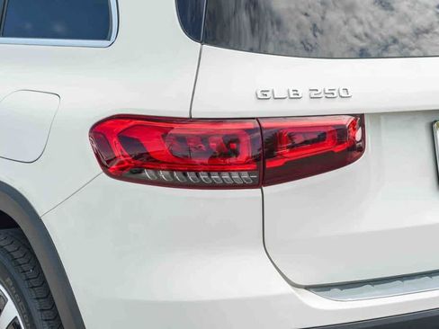 Used 2022 Mercedes-Benz GLB 250 image 7