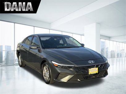 Used 2025 Hyundai Elantra SE