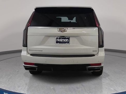 Used 2021 Cadillac Escalade Premium Luxury AWD/4WD image 6