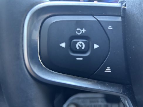 Certified 2025 Volvo XC40 B5 Plus image 26