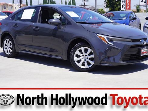 Certified 2025 Toyota Corolla LE FWD image 1