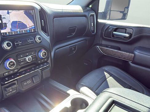 Used 2022 GMC Sierra 2500 Denali w/ Denali Black Diamond Edition image 20