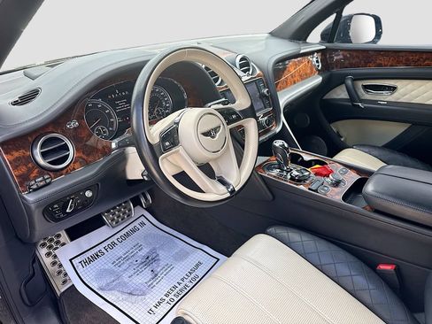 Used 2018 Bentley Bentayga AWD/4WD image 10