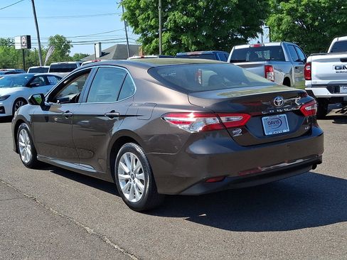 Used 2018 Toyota Camry LE w/ Convenience Package FWD image 6