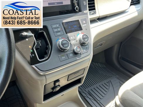 Used 2020 Toyota Sienna L FWD image 38