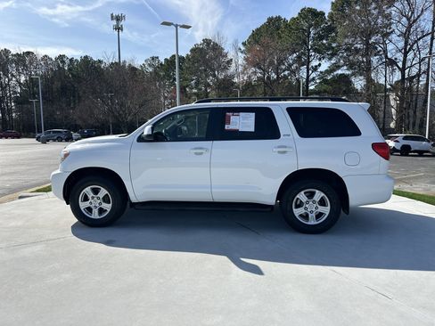 Used 2017 Toyota Sequoia SR5 w/ Premium Package image 7