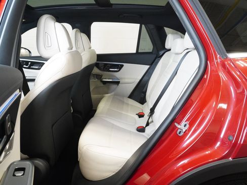 Used 2024 Mercedes-Benz GLC 300 4MATIC image 13