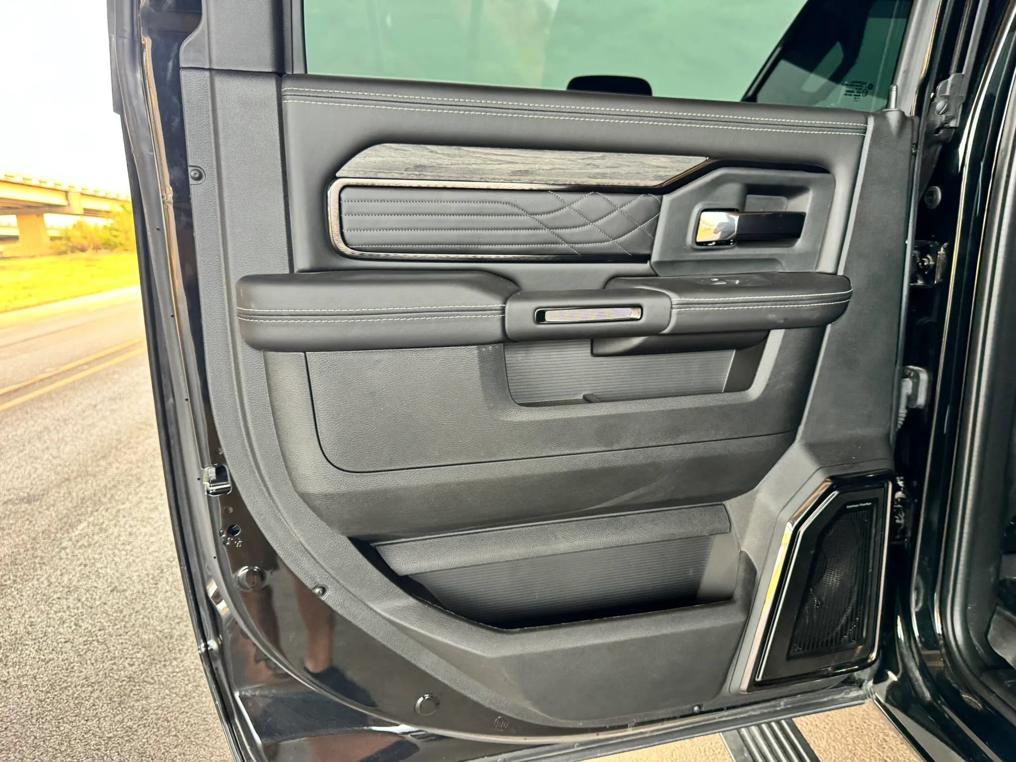 Used 2026 RAM 3500 Limited AWD/4WD image 19