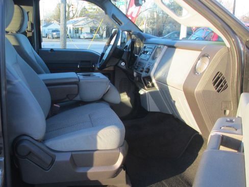 Used 2015 Ford F250 XLT w/ XLT Premium Package image 11