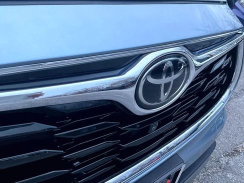 Certified 2022 Toyota Highlander Platinum image 28