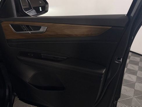 Used 2025 Volkswagen Atlas SE FWD image 32