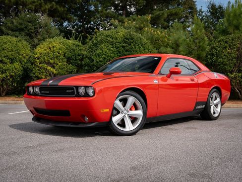 Used 2010 Dodge Challenger SRT8 image 2