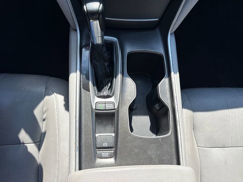Used 2018 Honda Accord Touring image 23