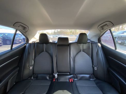 Used 2024 Toyota Camry SE image 32