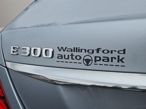 Used 2017 Mercedes-Benz E 300 4MATIC image 29