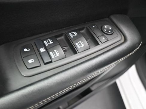 Used 2025 Chrysler Pacifica Select FWD image 13