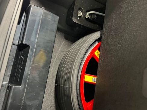 Used 2023 Porsche Macan Turbo image 51