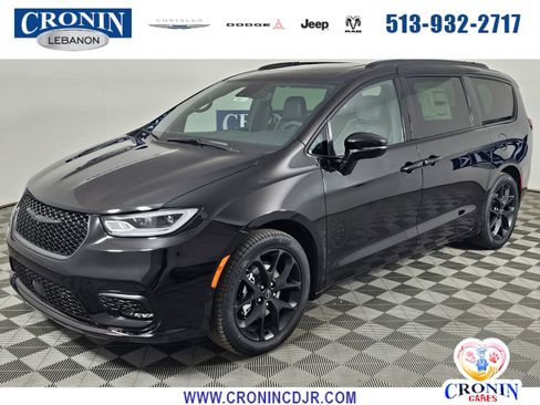 New 2026 Chrysler Pacifica Limited w/ S Appearance Package FWD image 1