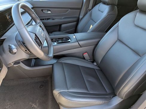 Certified 2025 Nissan Murano SV image 18