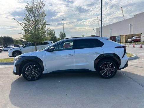 Used 2024 Toyota bZ4X AWD w/ Weather Package image 7
