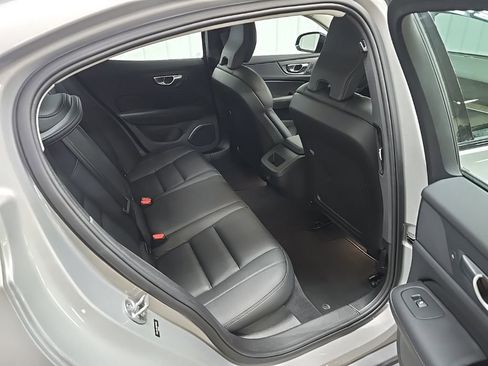 Used 2024 Volvo S60 B5 Plus image 18
