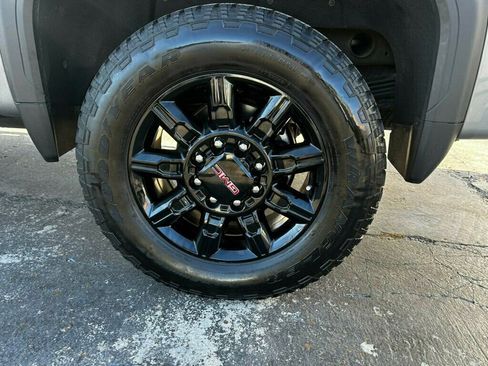 Used 2024 GMC Sierra 2500 AT4 image 32