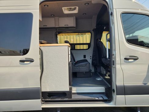 Used 2024 Mercedes-Benz Sprinter 2500 image 11