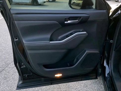 Used 2024 Toyota Highlander XLE image 21